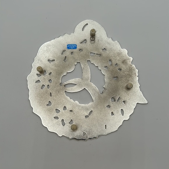 vintage christmas holly wreath metal trivet with red bow - Picture 5 of 16